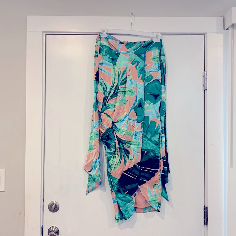 Medium long skirt with green and pink plants